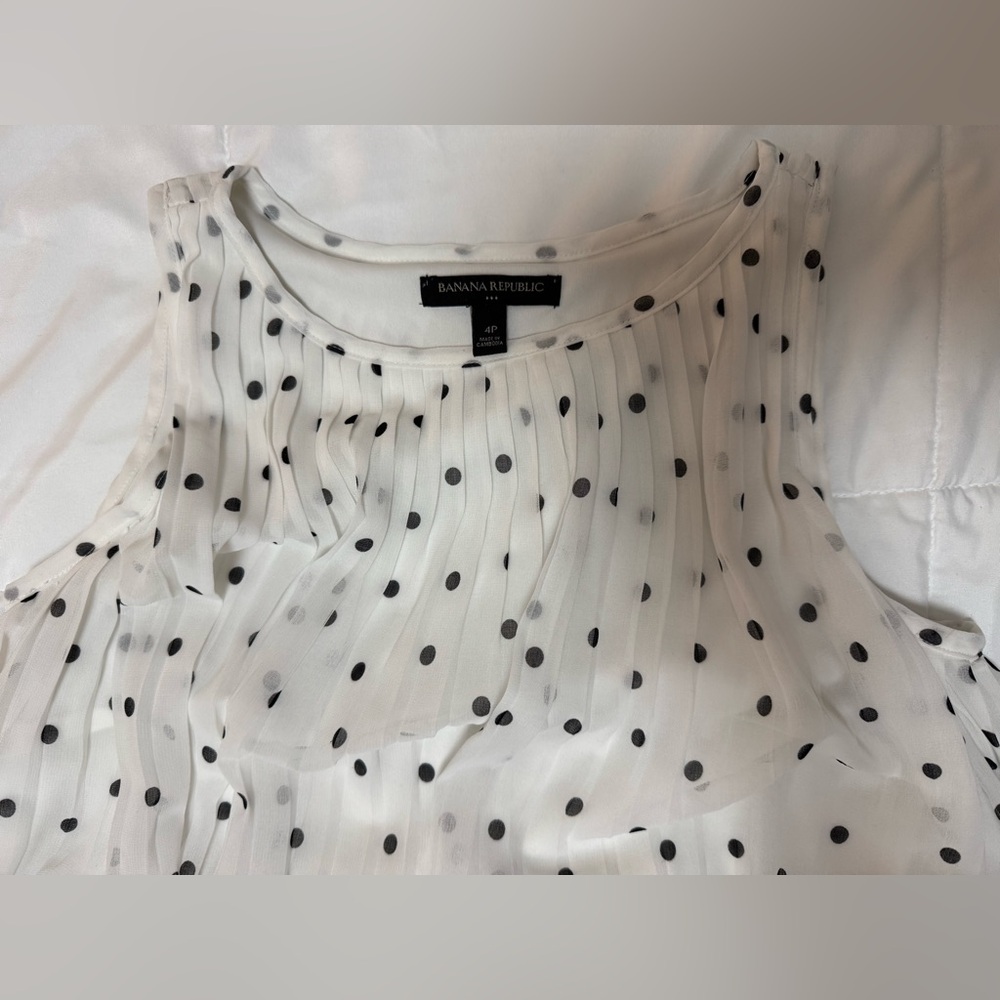 Pleated polka dot dress. Banana Republic size 4P. - Picture 8 of 8